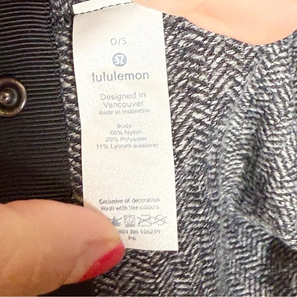 Lululemon Vinaysa Scarf in Grey Herringbone